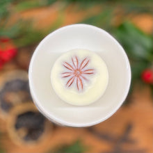 College Green scented wax melt with star anise