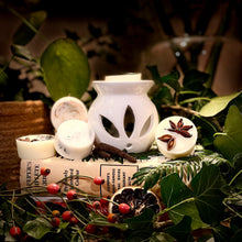 College Green white ceramic wax warmer and selection of scented melts